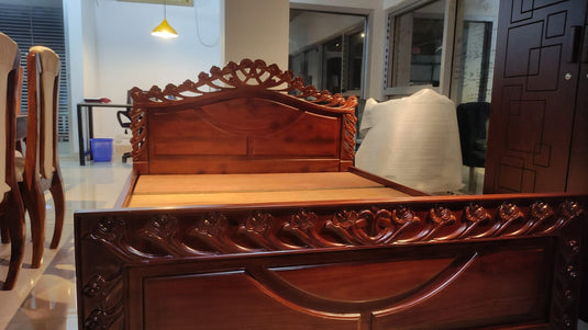 Mahogany Wooden lacquer polished Bed length 5ft*7 feet